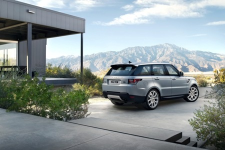 Range Rover Sport thế hệ mới có lựa chọn 7 chỗ ngồi - 2 So với các xe Range Rover thường, bản Sport này ngắn hơn 149mm, thấp hơn 55mm, và nhẹ hơn 45kg.